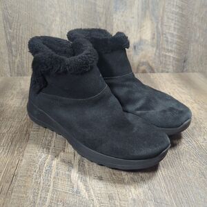 SKECHERS WOMEN'S ON THE GO JOY CHUKKA BOOT SIZE 10 SUEDE BLACK